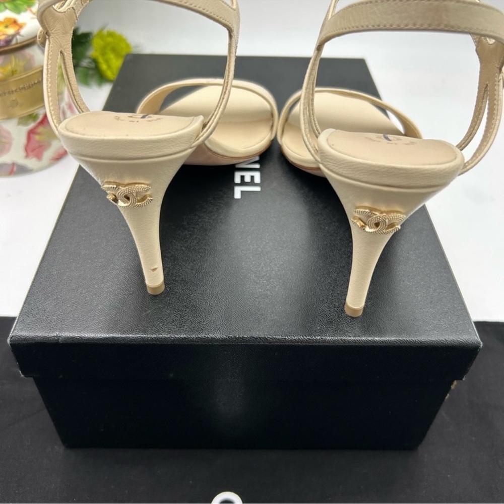 Women’s Chanel ivory leather stray sandals size 38.5 made in Italy - Picture 7 of 14